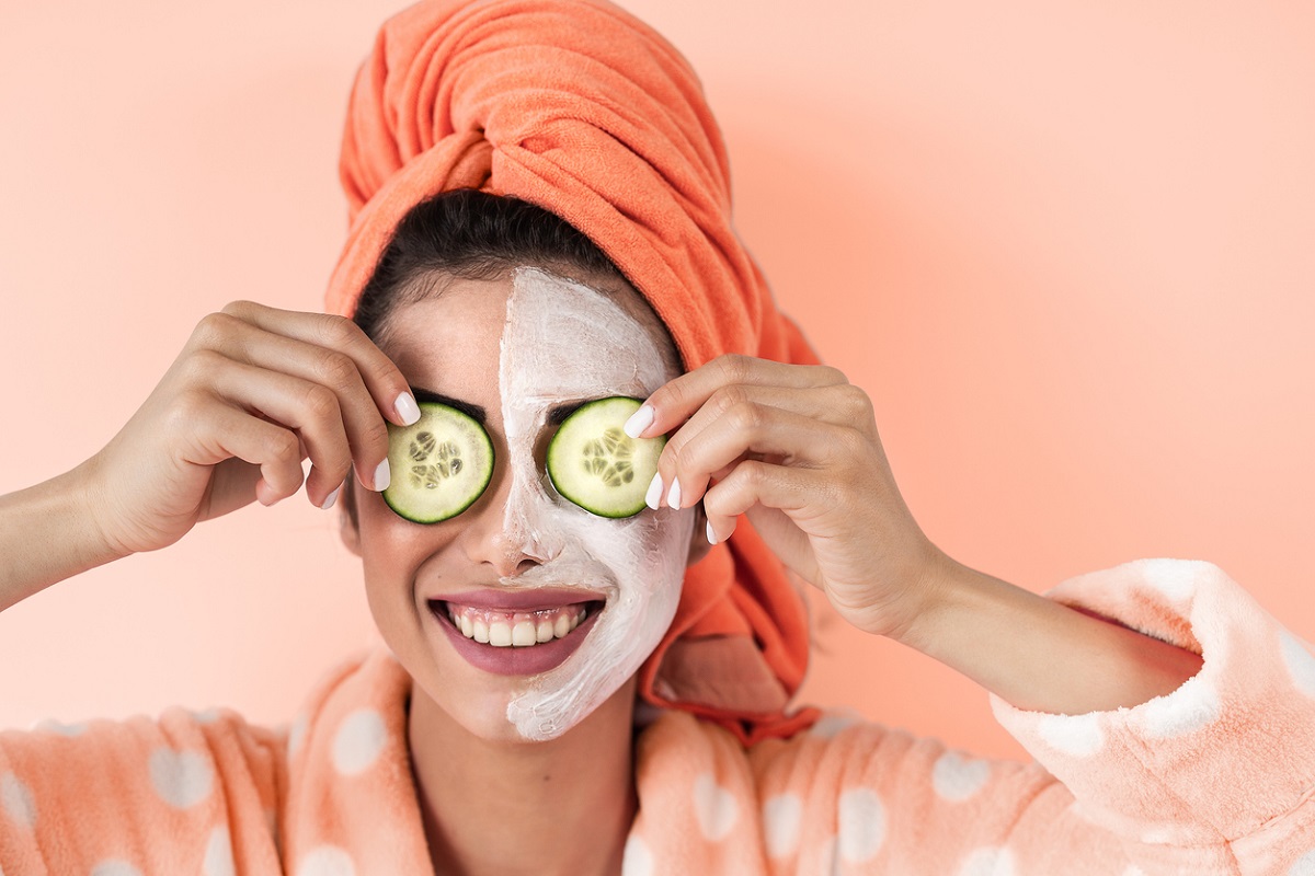 Salon vs Home Facial