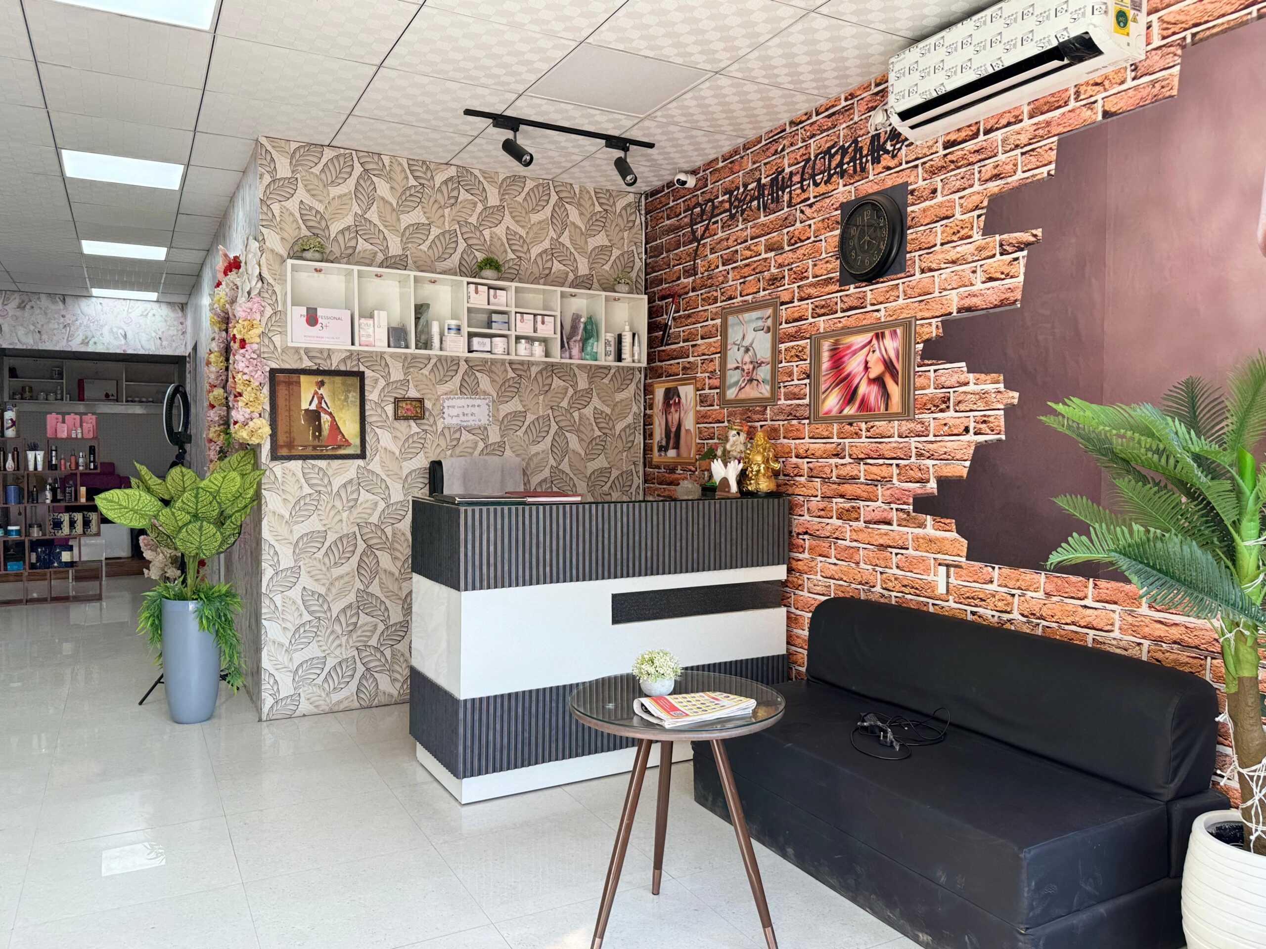 Makeovers By Sugandha Parlour- Makeup Artist in Dehradun