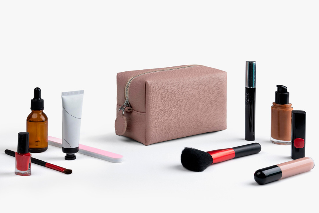 makeup bag essentials for women to keep