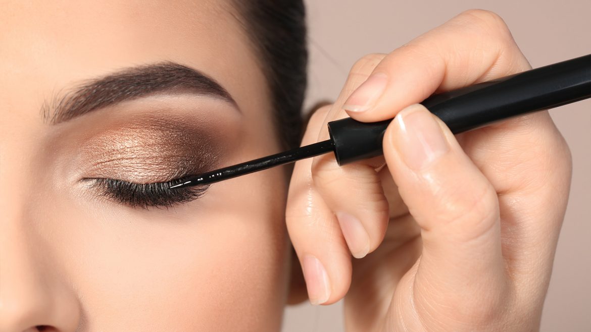 eyeliner application