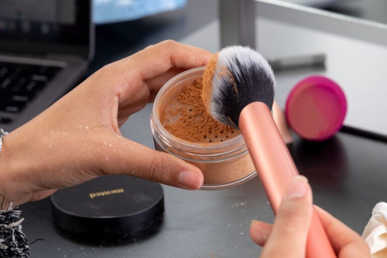 Essential Buyer’s Guide to Flawless Setting Powders for Every Skin Type