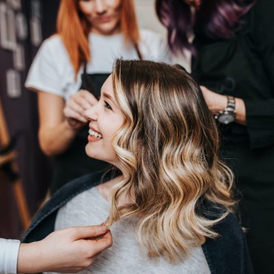 woman-getting-balayage-at-salon-1140x850